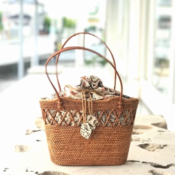 かごバッグ／アタバッグ ／バティックの巾着付き／バリ島の伝統工芸品