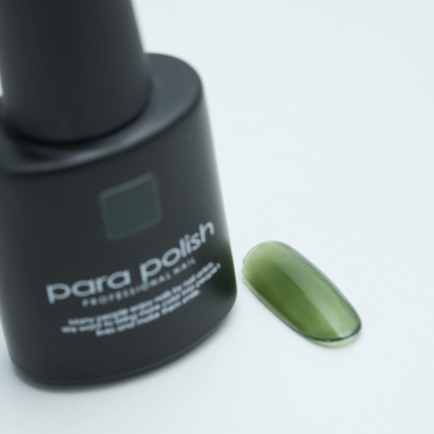 パラジェル Chelsea Everday Nylon Shoulder Bag in Magnet | MZ Wallace