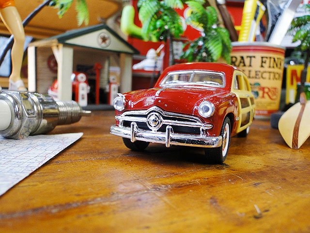 1949年 フォード ウッディワゴン ダイキャストミニカー 1/40スケール