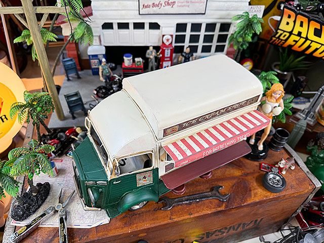アイスクリーム屋さんの移動販売車 ブリキオブジェの通販・販売