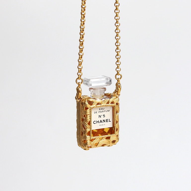 VINTAGE】CHANEL No.5 Perfume Bottle Necklace | VINTAGE | MATILDE