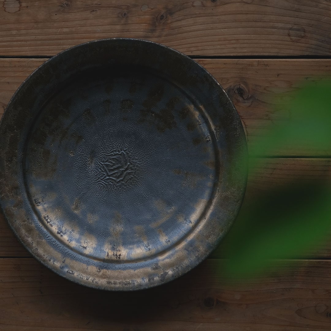 黒金彩/リム皿8寸 | 唐津焼 雅樂窯 ( うたがま ) | 糸島くらし×ここの