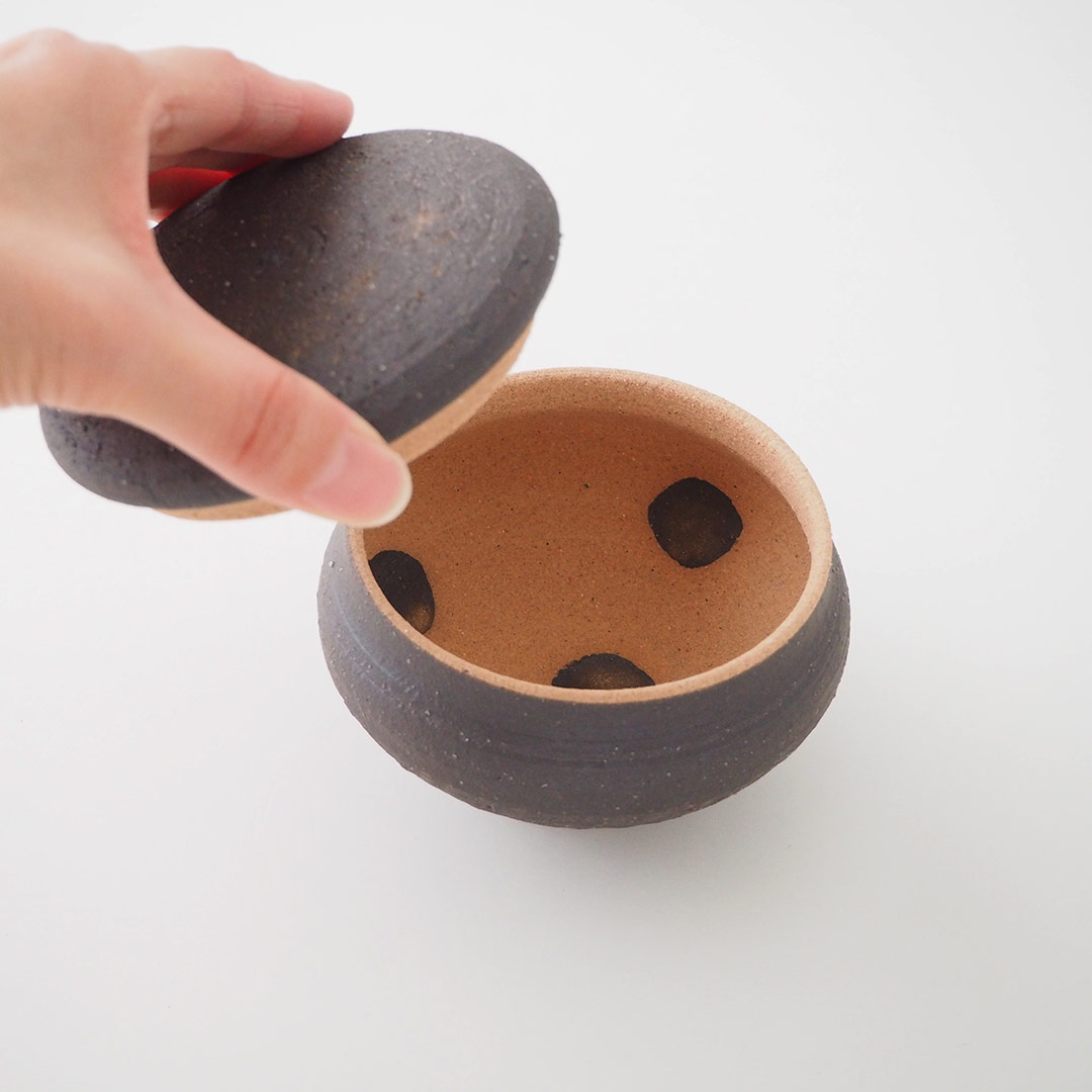 塩壷/うさぎ | acne.pottery.studio | 糸島くらし×ここのき 公式通販サイト