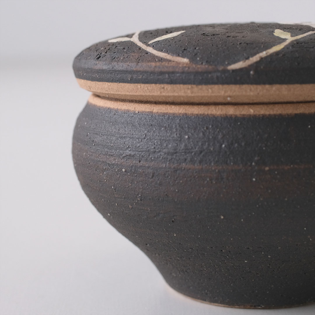 塩壷/うさぎ | acne.pottery.studio | 糸島くらし×ここのき 公式通販サイト