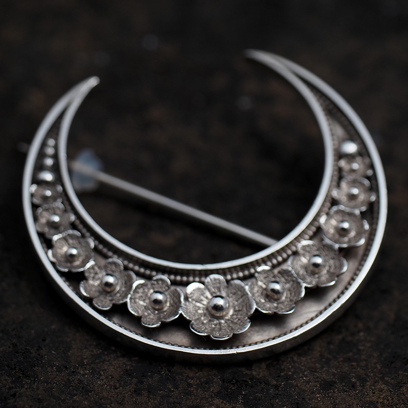 シルバー フラワークレセント ブローチ