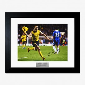 イニエスタ直筆サイン入りヴィッセル神戸2019フォト (初優勝) | THE DUGOUT