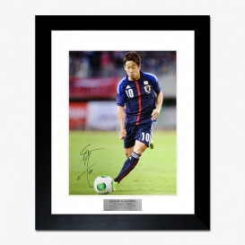 額装済みサッカーサイン入りフォトを販売 - THE DUGOUT