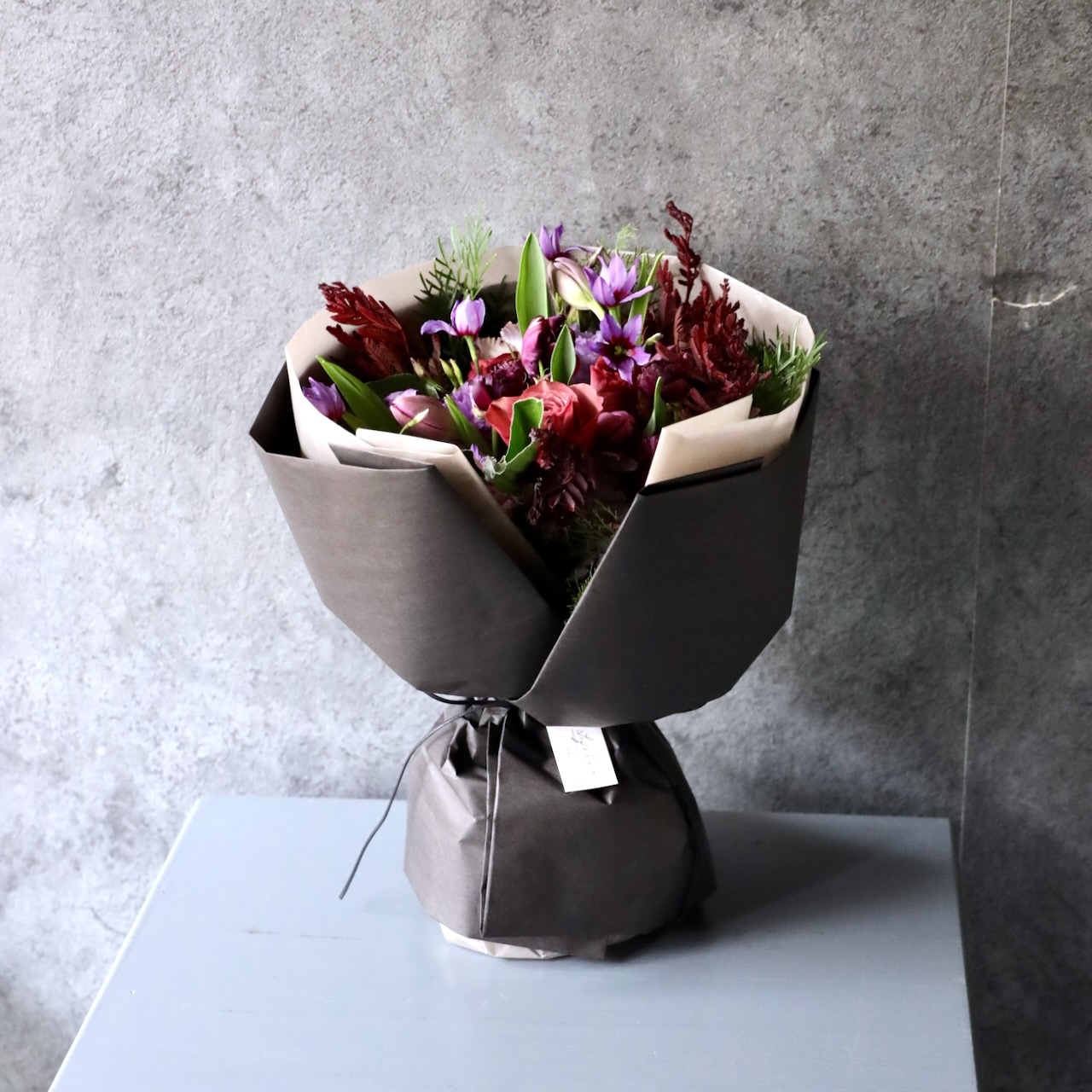 特選花束M「紅掛花色 benikakehanairo」紫濃淡のエレガンスブーケ