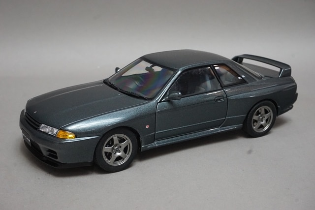 1/18 オートアート 77341 日産 スカイライン GT-R (R32) ガングレー
