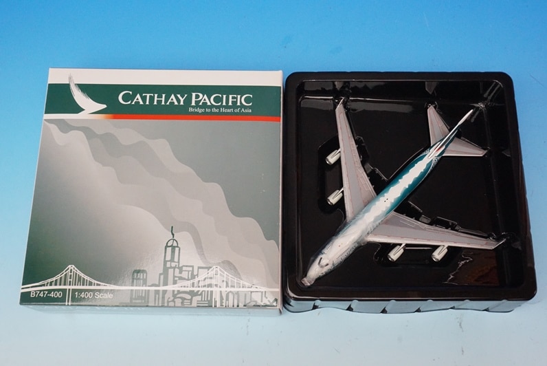 1/400 B747-400 キャセイパシフィック Bridge to the Heart of Asia
