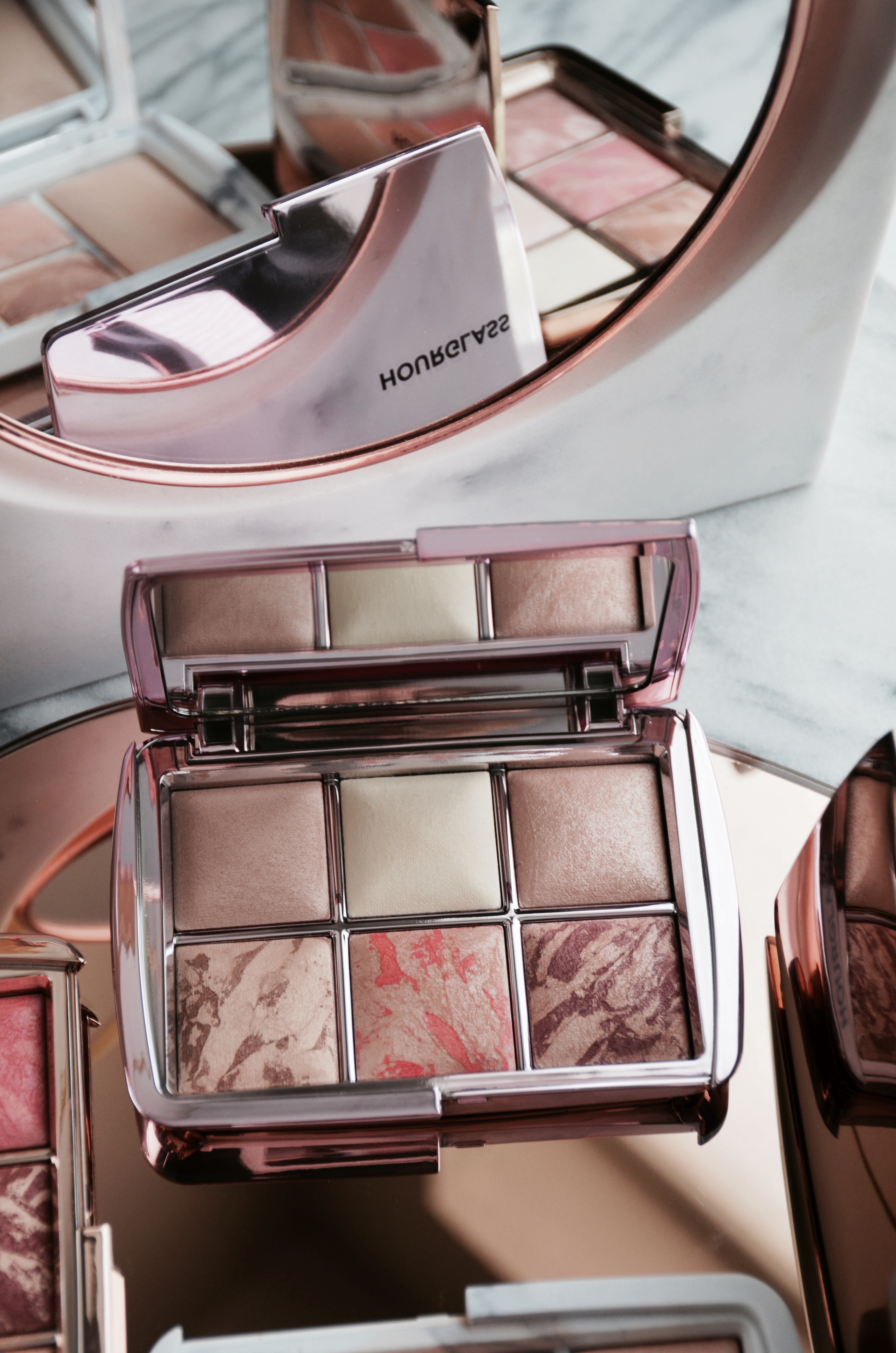 Hourglass Ambient Lighting Edit Volume 4 - Makeup-Sessions