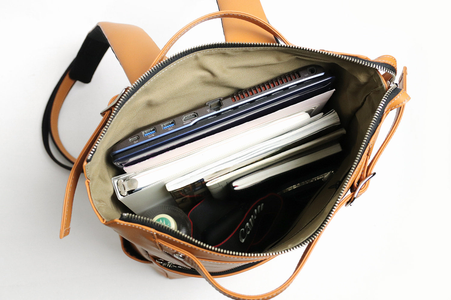 JYO ARVINISTA DRISS 後ろ姿が決まる洗練されたデザイン。しっとりした