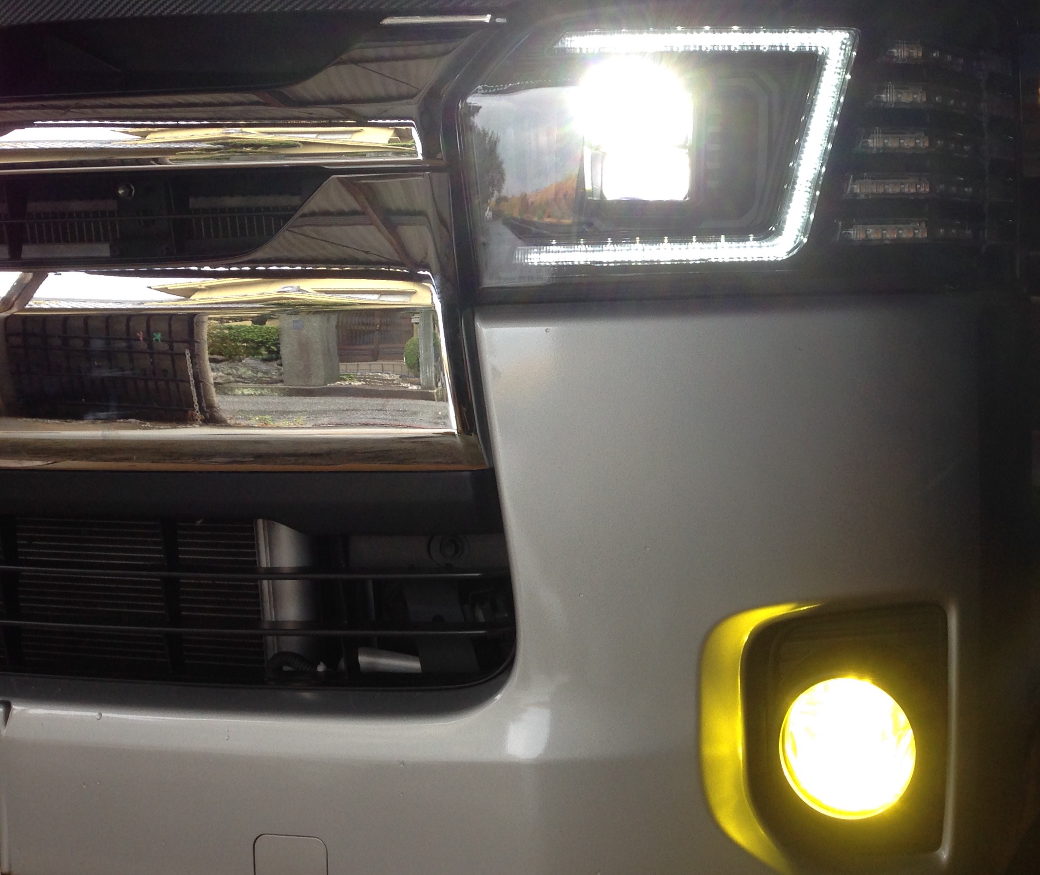 4型ハイエース、コプラスジャパン製のプラチナLEDヘッドランプに