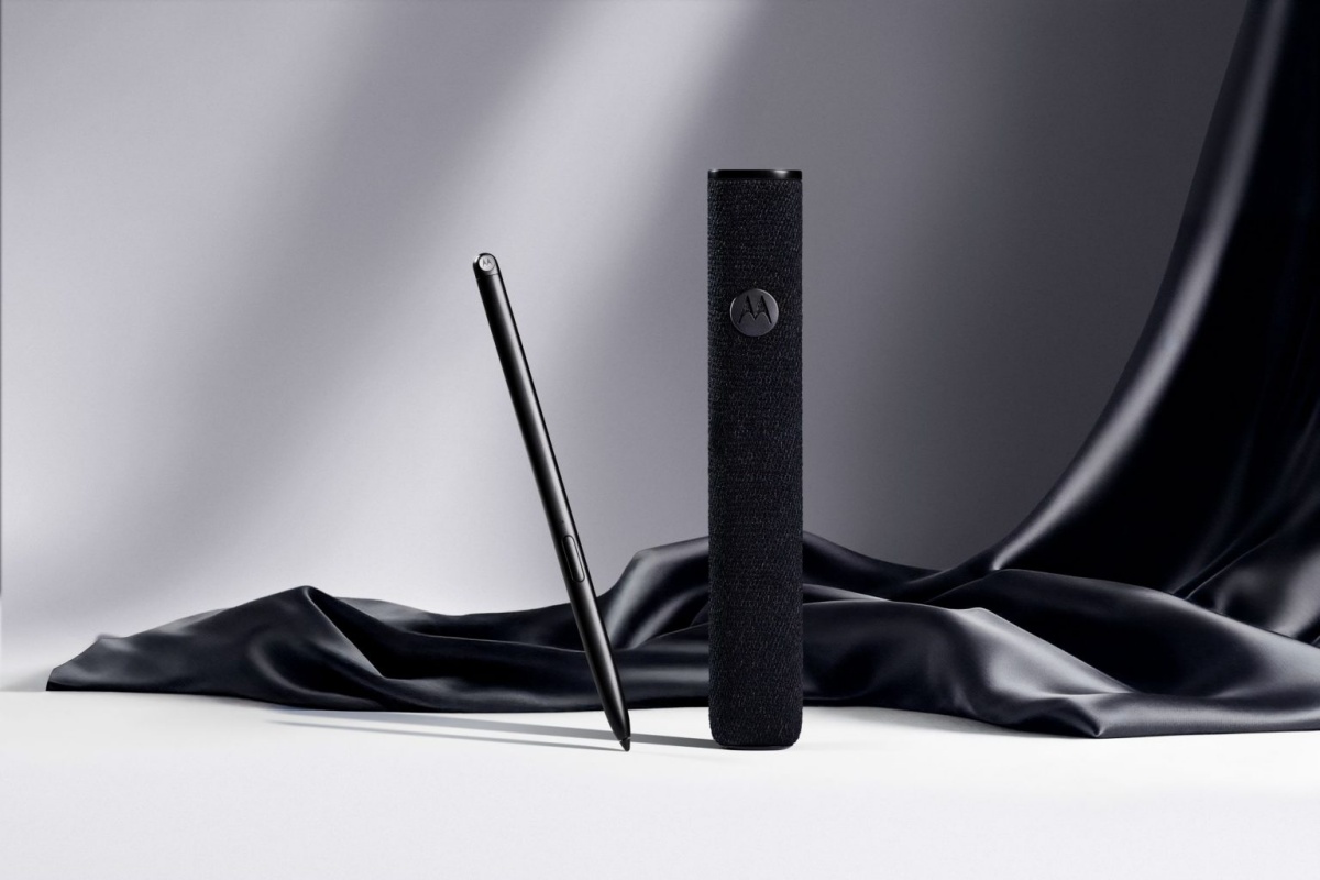 モトローラはサムスンに対抗するため「大型折りたたみ式」のRazr Fold