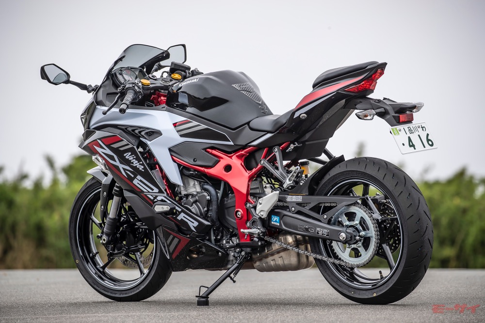 ニンジャZX-25R VS バリオスII】30年分の進化から、最新カワサキ