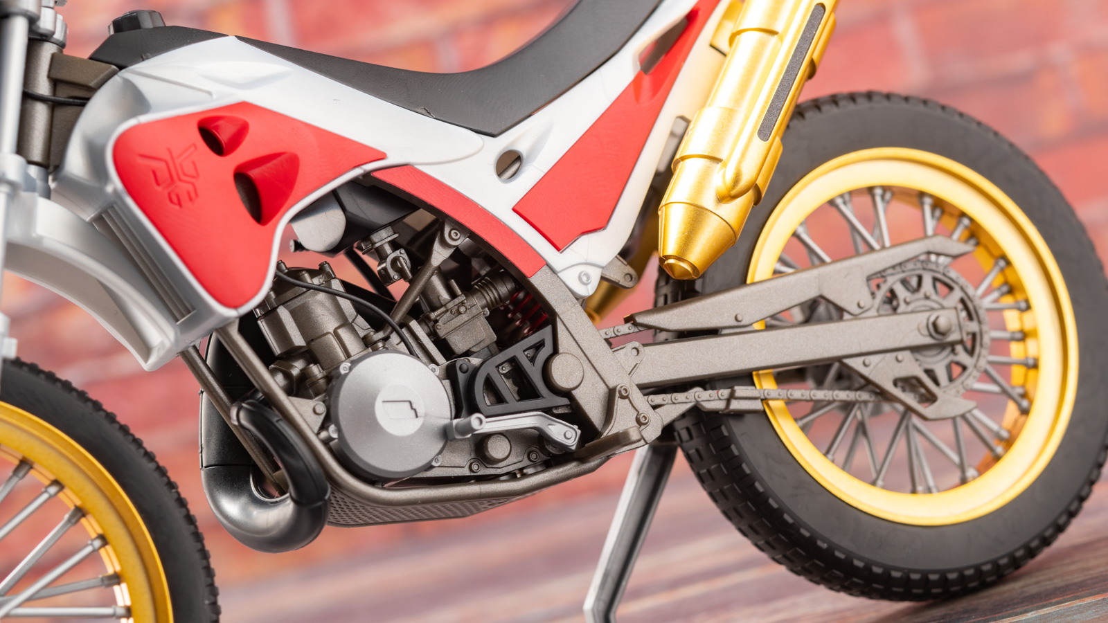 バイクプラモの大穴!? バンダイ「仮面ライダークウガ トライチェイサー