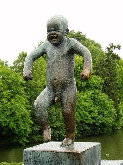 212点のシュールな彫像だらけ！ノルウェーの観光名所「ヴィーゲラン