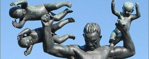 212点のシュールな彫像だらけ！ノルウェーの観光名所「ヴィーゲラン