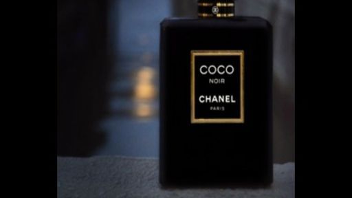 夜の謎を感じさせる香り、ココ ヌワールが鮮烈にデビュー。 | Vogue Japan