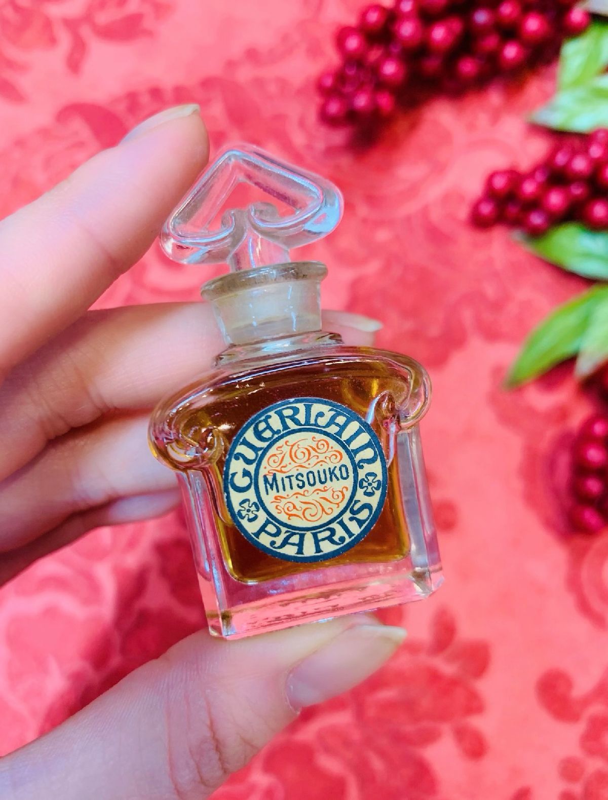 パリを象徴するストーリーを秘めた名香。【手のひらの宝物】 | Vogue Japan