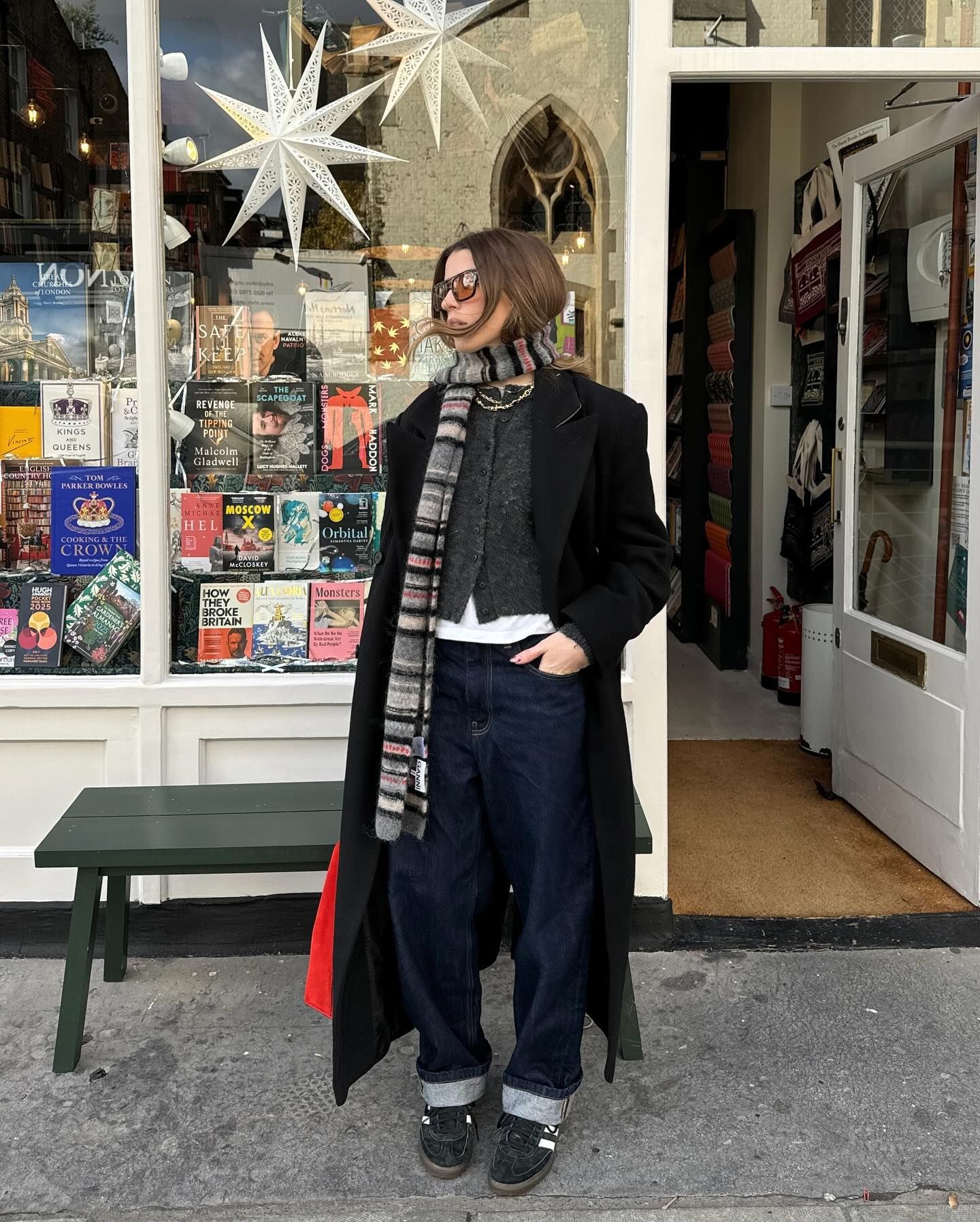 シンプルなのにおしゃれに決まる！カーディガン×デニムで叶える最新