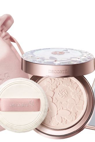 コスメデコルテの最高品質フェイスパウダーをホリデー限定の特別な