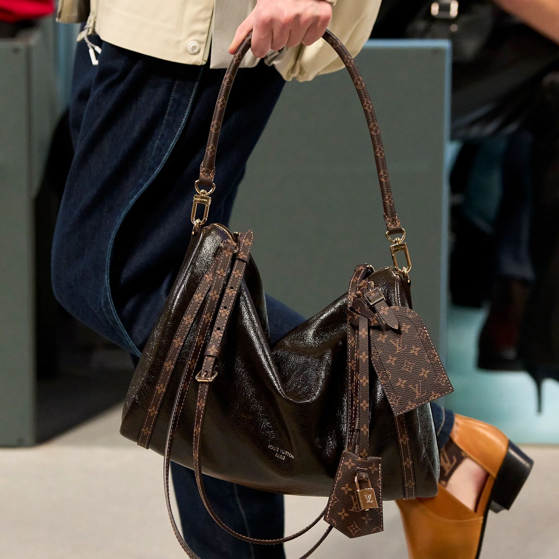 今季のマストハブ。ルイ・ヴィトンの新作バッグ「エクスプレス」が早く