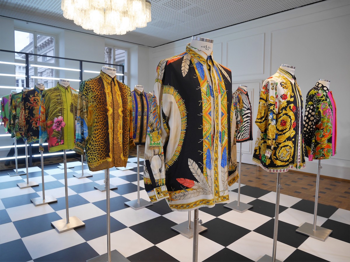 往年の貴重なアイテムが目白押し ジャンニ・ヴェルサーチのグラマラス