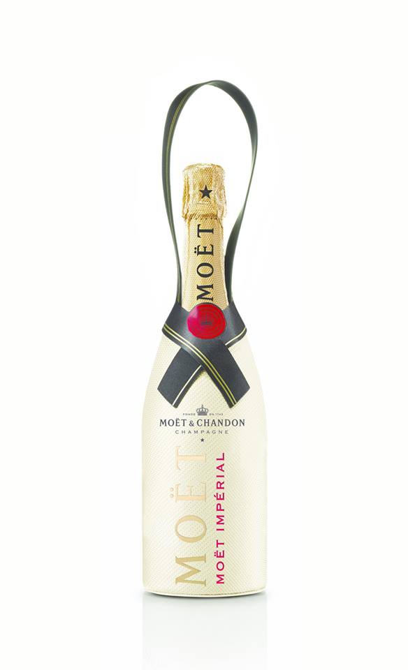 モエ・エ・シャンドンのミニセット アイスクーラー仕様のボックスで