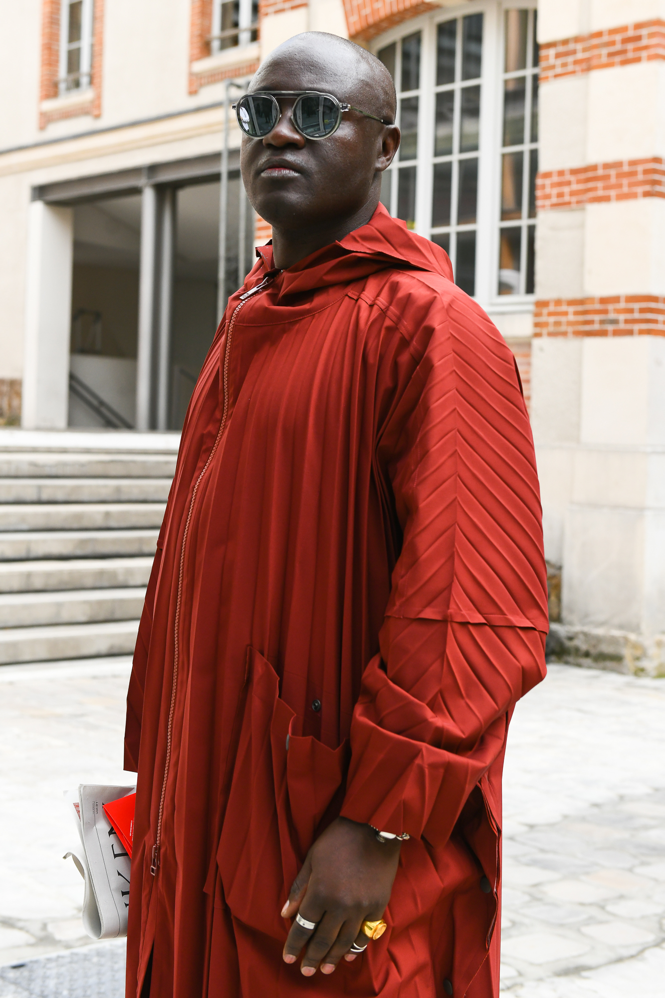 イッセイ ミヤケ」のショー会場でスナップ 新デザイナーのデビューを