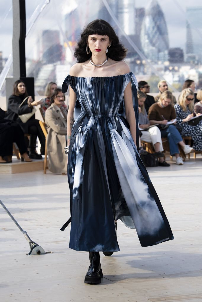 ルック】「アレキサンダー・マックイーン」2022年春夏コレクション