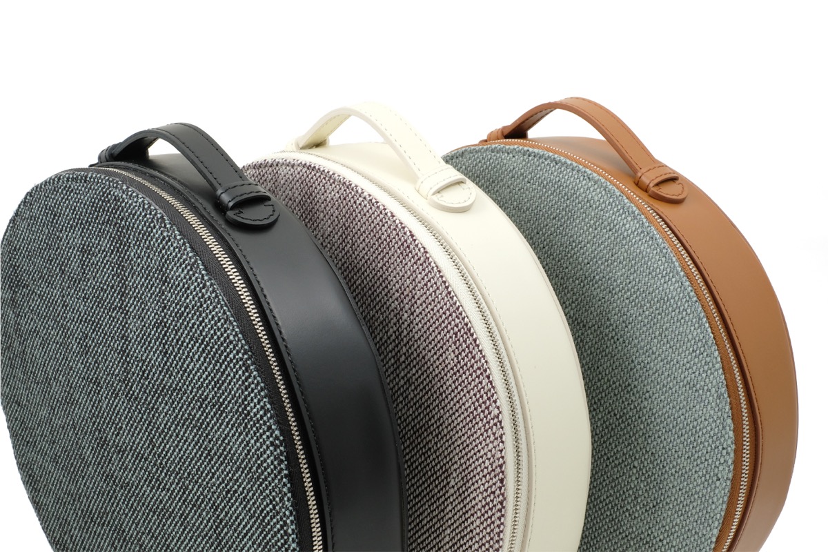 ブラン」がグラスケース付きバッグ アイウエアアクセサリーを本格始動