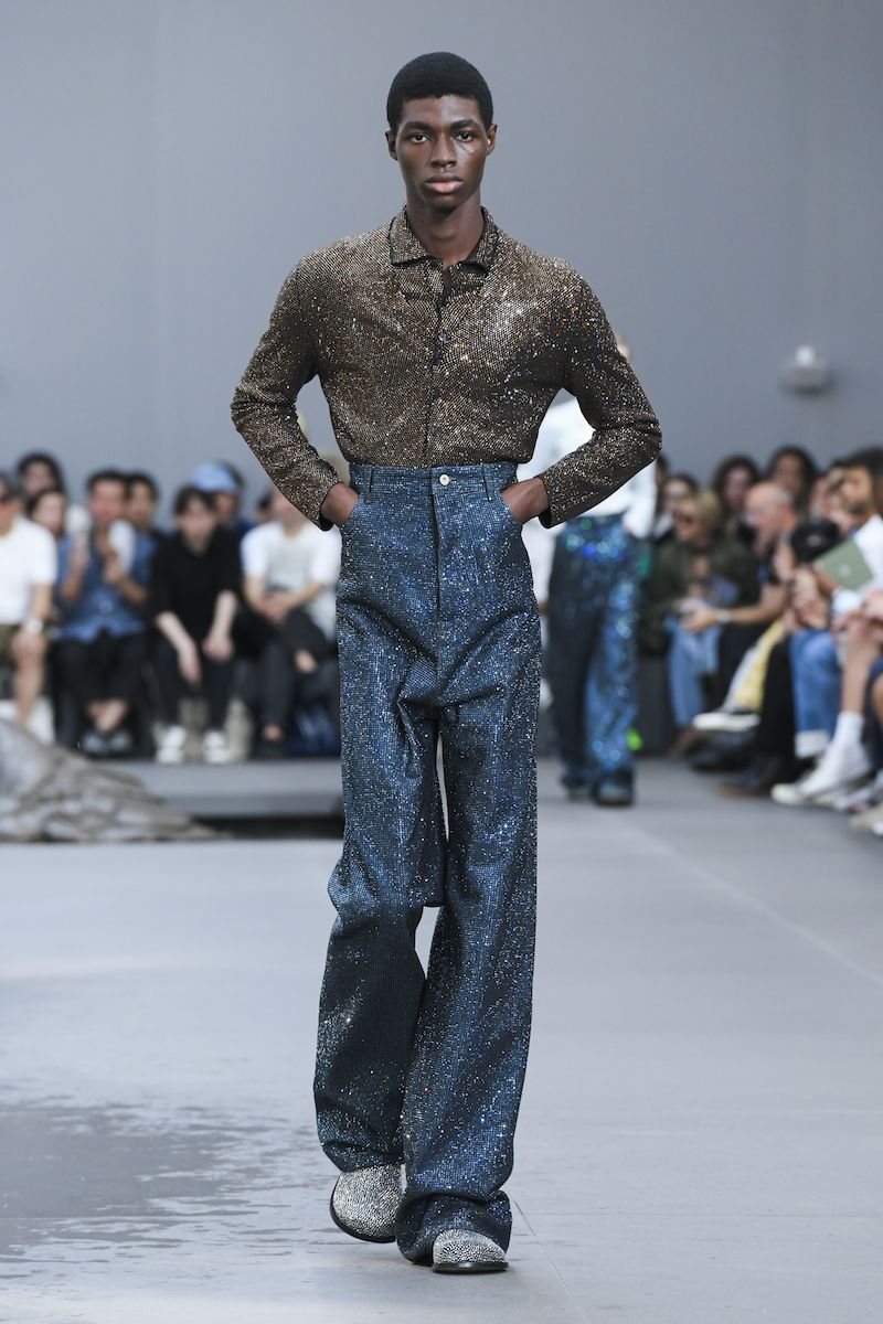 ルック】「ロエベ」2024年春夏コレクション - WWDJAPAN