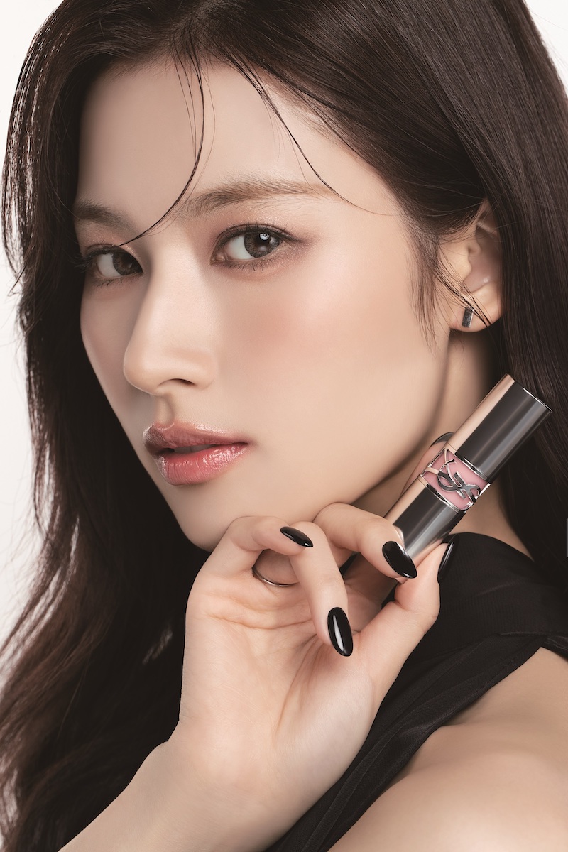 YSL」の新CMにTWICEのサナが登場 人気リップカラーまとい「お気に入り