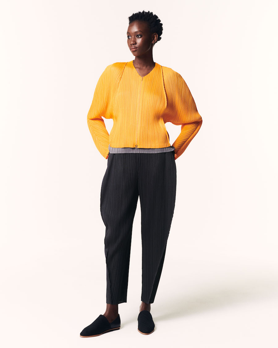 プリーツ プリーズ イッセイ ミヤケ」2025年春夏は光をまとう