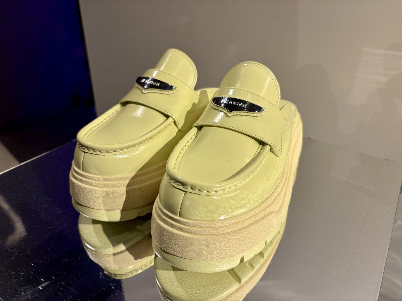 ジョーダン ブランド」が厚底ローファーミュールを発売 アトモス