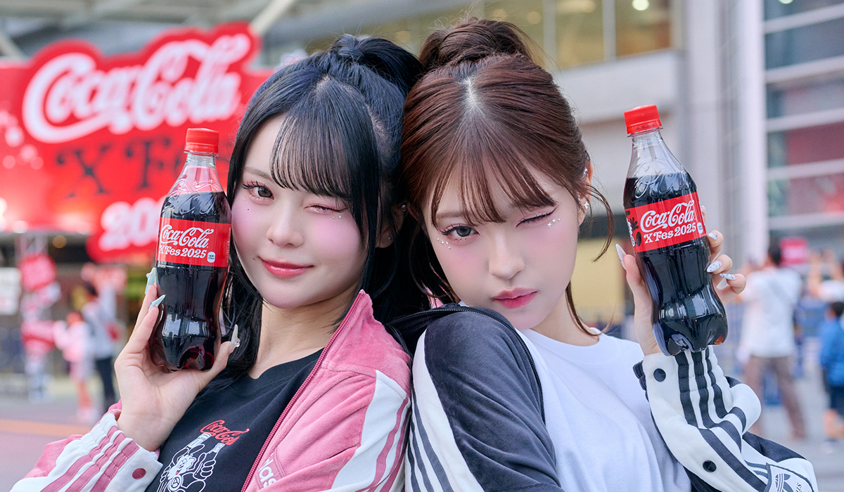 Coca-Cola X Fes 2025」来場者スナップ30 インフルエンサー“さくみみ