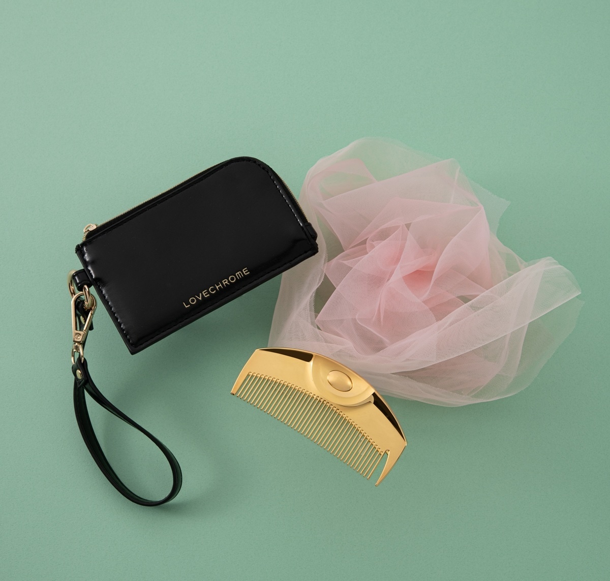 ラブクロム」がチャームケース付きコームを限定発売 アクセサリー感覚