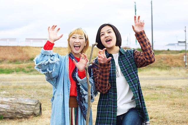 清水富美加＆松井玲奈がつかみ合いの大ゲンカ!?映画「笑う招き猫」予告