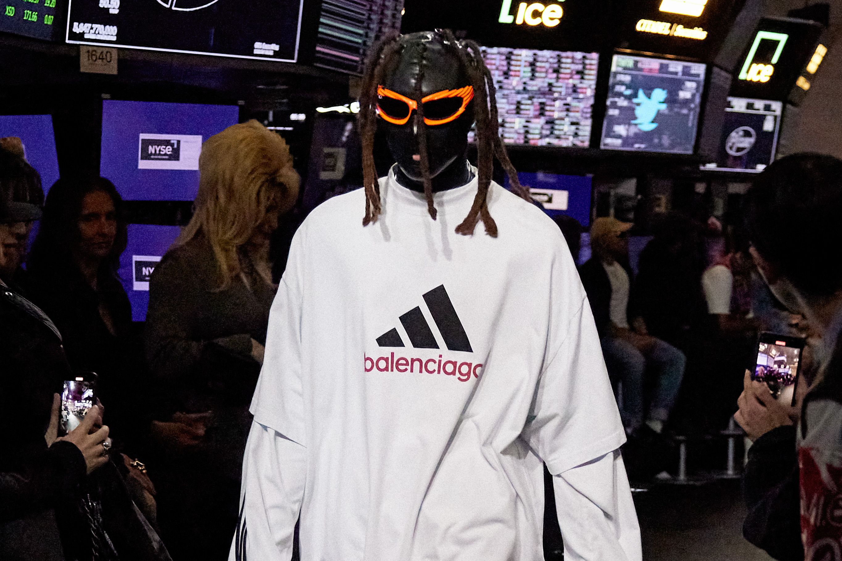 01_VOGUE_RUNWAY_2732x4098_Spri