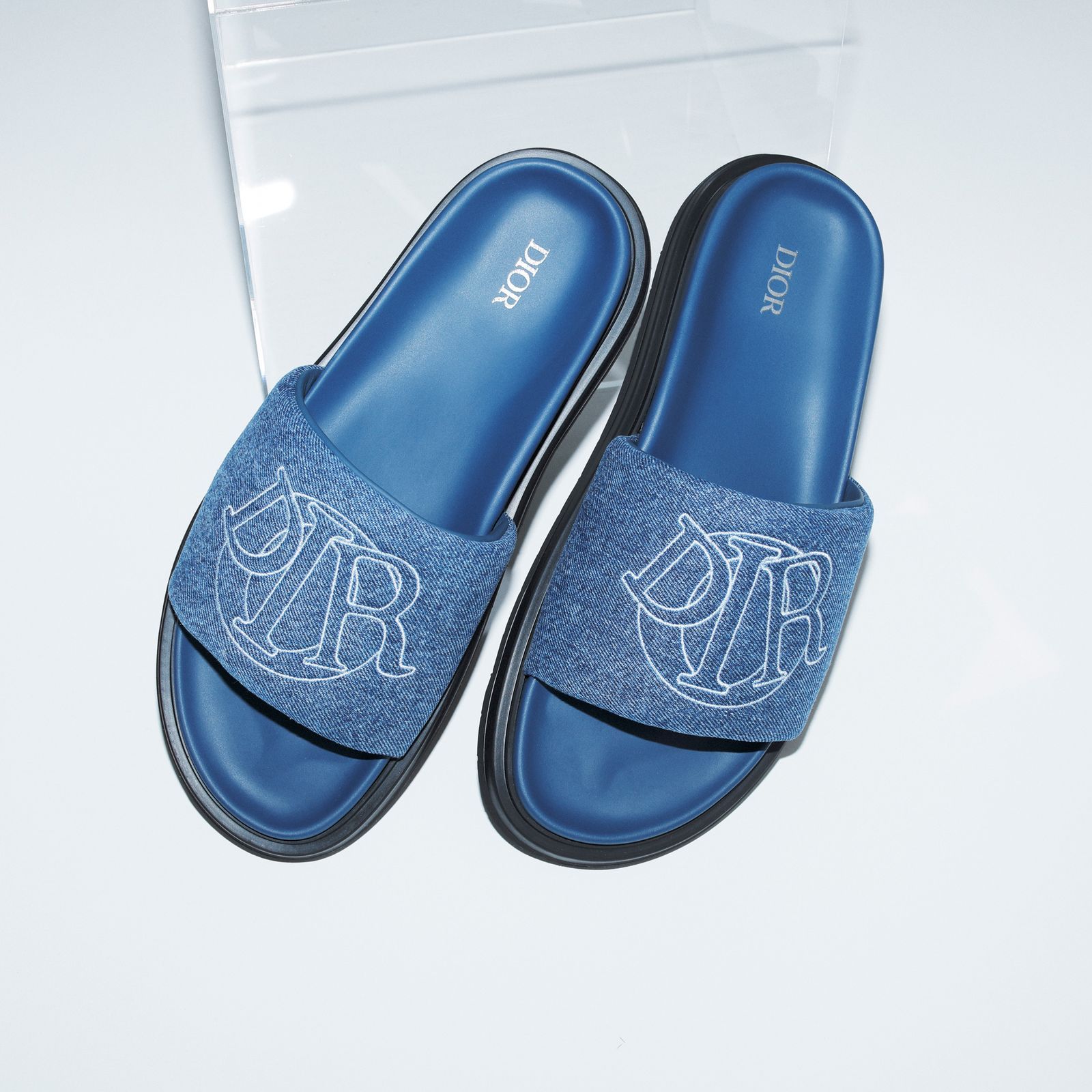 主役級の存在感で魅せるディオール──2024年夏、サンダルの正解 | GQ