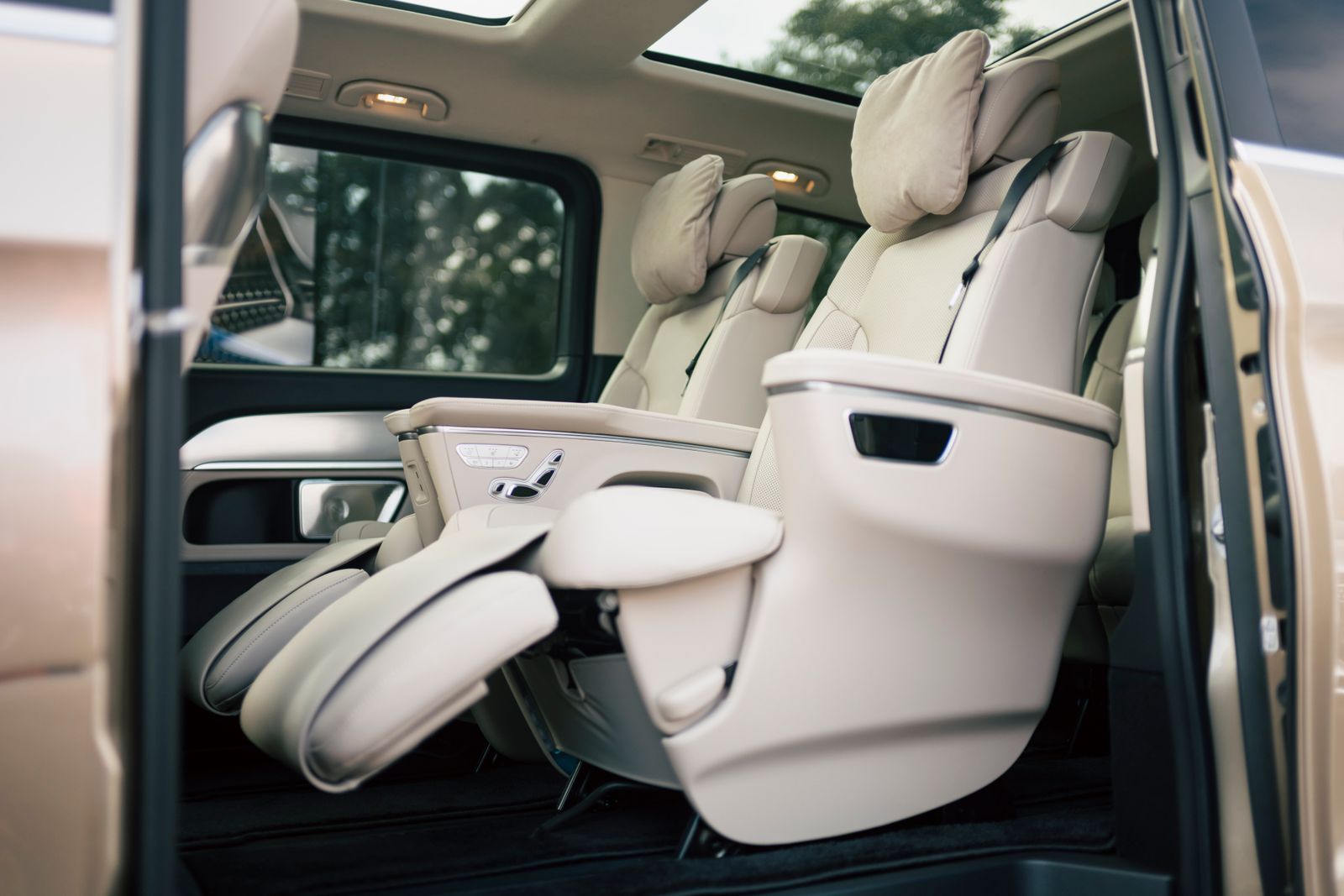 日本のミニバンとはまるで異なる──新型メルセデス・ベンツV220d