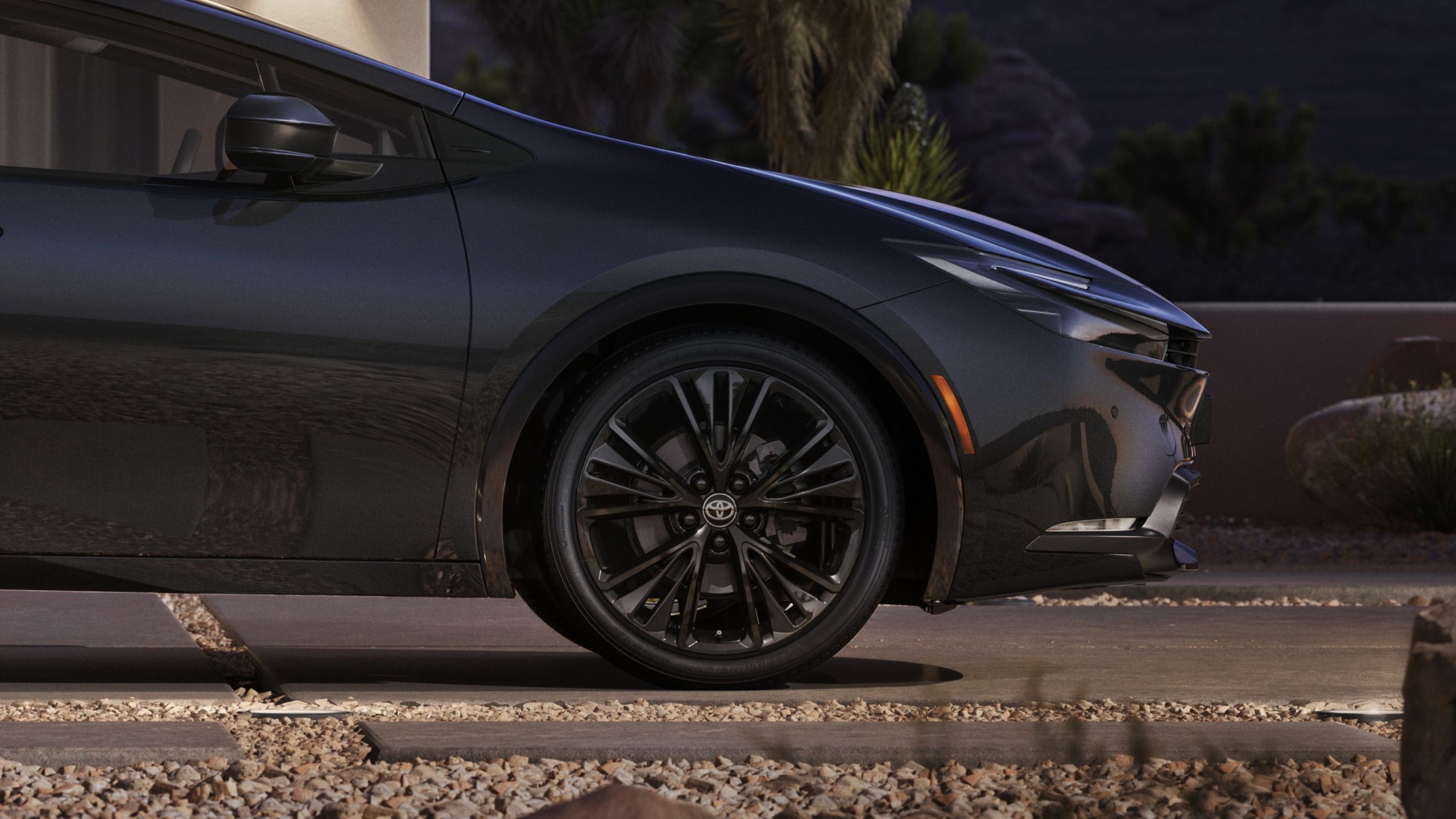 新しいトヨタ プリウスにナイトシェードエディションが出た！──GQ