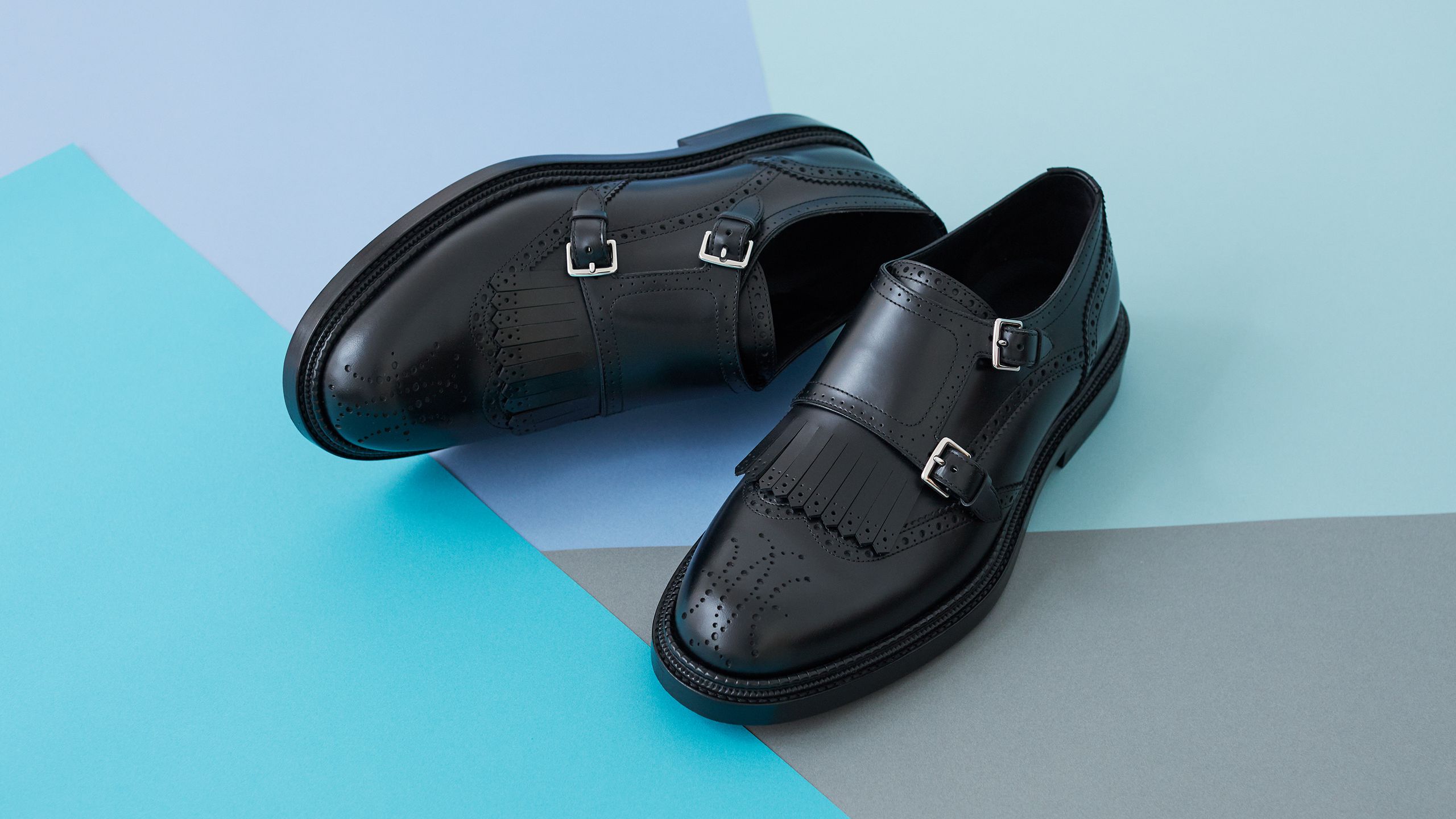 ドレスの品格に、都会的なボリュームを吹き込むエルメス──冬の決定打