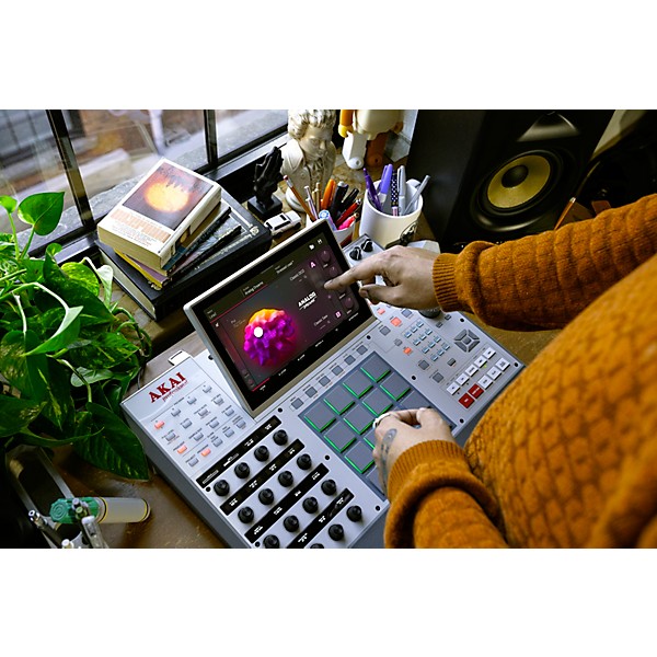 Open Box Akai Professional MPC X SE Standalone Sampler & Sequencer