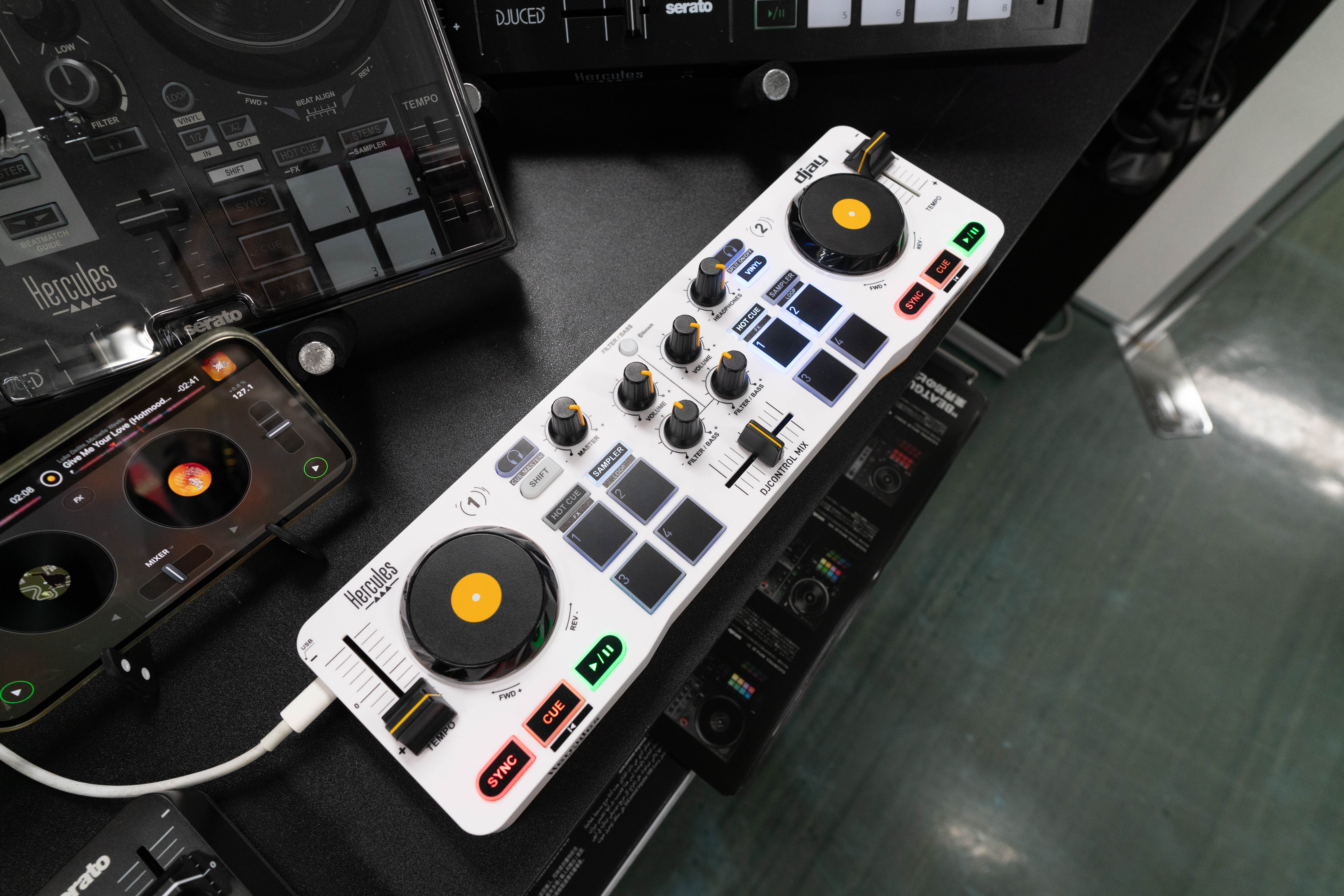 いますぐDJデビューできる。機材がたったの2万円台ですから