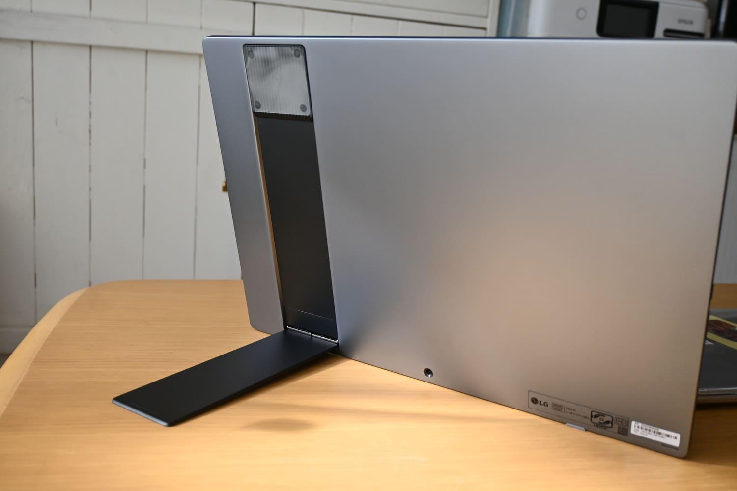 どこでも持ち運んで、仕事にも遊びにも使える17インチ。LGの新作