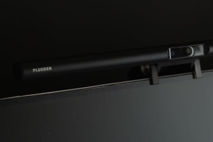 こんなのが欲しかった！ウェブカメラ付きライトでデスクが超スマートに