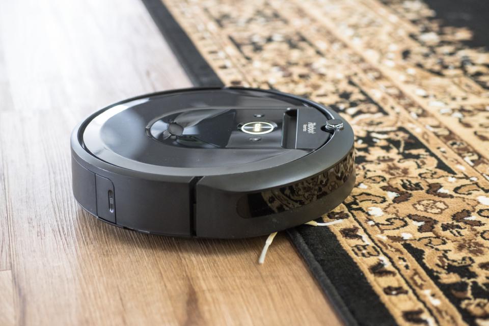 ロボット掃除機に「ゴミ自動収集」があるといい理由をルンバ i7+で