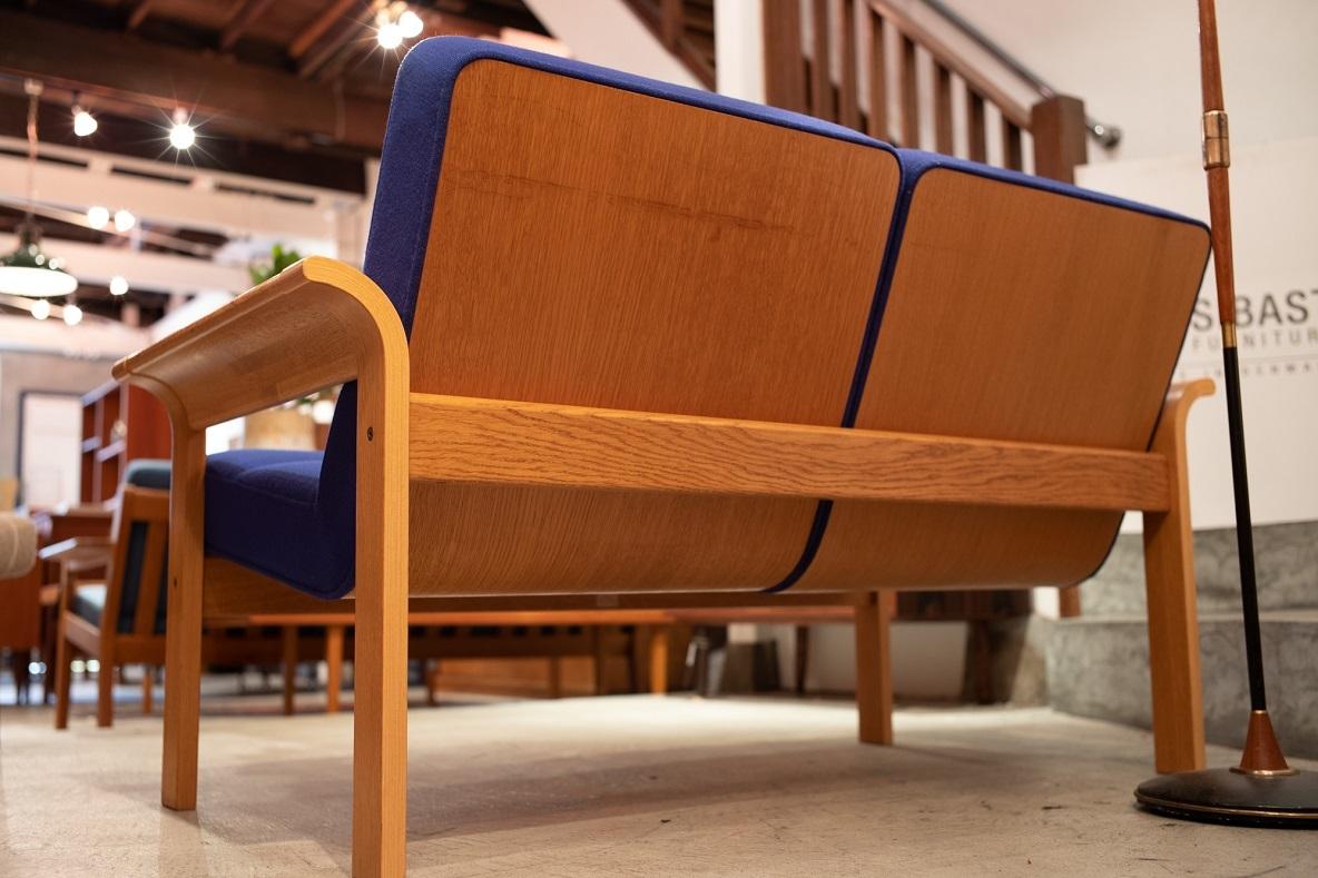 北欧の老舗家具メーカーが作り出したヴィンテージソファは、その背面に